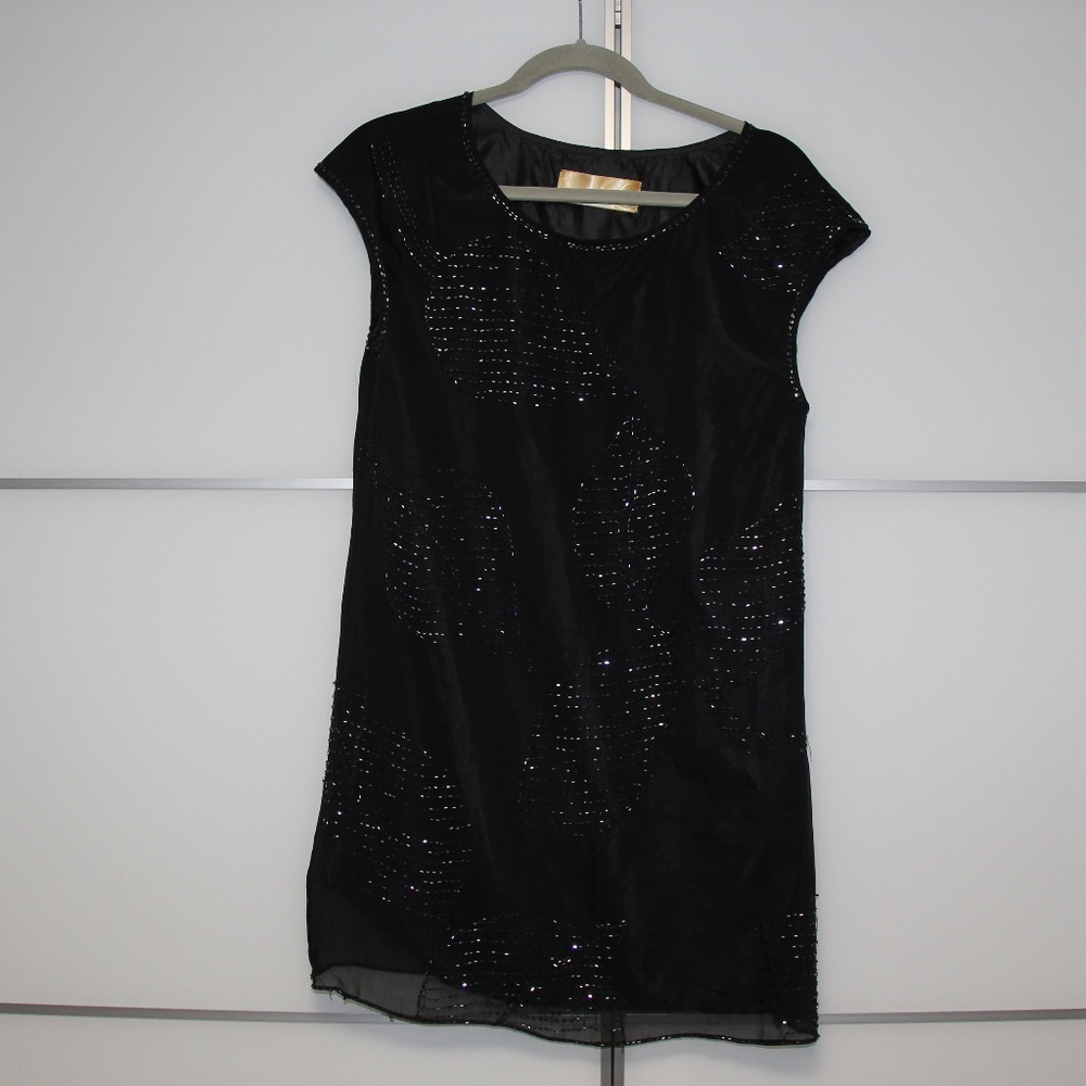 Black Sleeveless Tunic with flower pattern beads